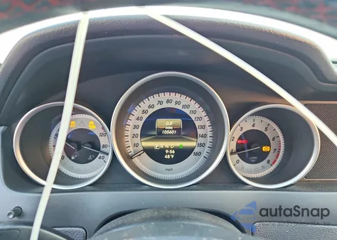 2013 Mercedes-Benz C 250 z USA, uszkodzony, nr VIN WDDGJ4HB7DG003294